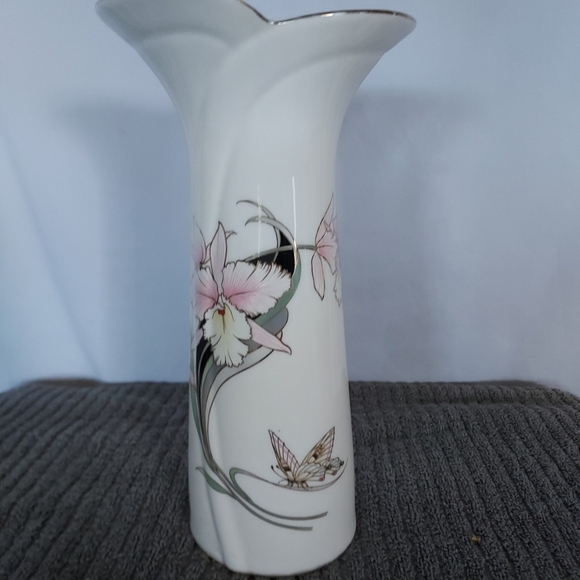 Japanese Vase - Picture 1 of 2